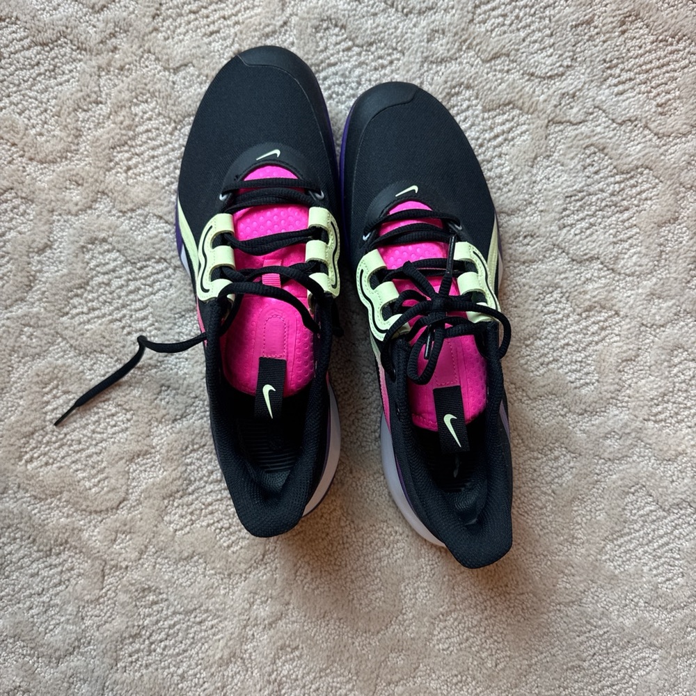Nike Women's Black and Pink Sneakers